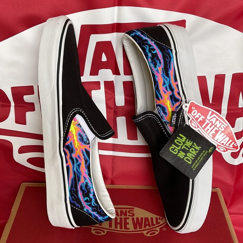 Vans Men’s Classic Slip On Electric Flame Black/True White sneakers